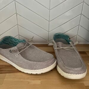 Hey Dude Wendy Chambray Beige Womens Size 9 Athletic Walking Slip On Shoes
